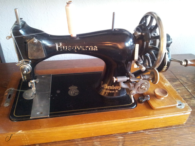 højen dollar Kiks Vintage Symaskine - Trådning af undertråd - Skaberlyst
