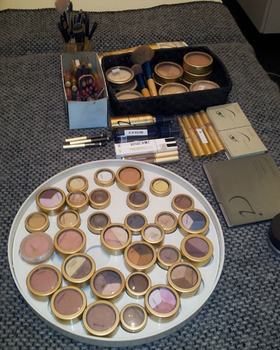 Se lige hvor mange farver man kan vælge mellem, når man får en prof til at stå for makeuppen!